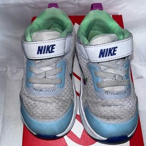Girls Nike platinum sneakers. Gently worn.